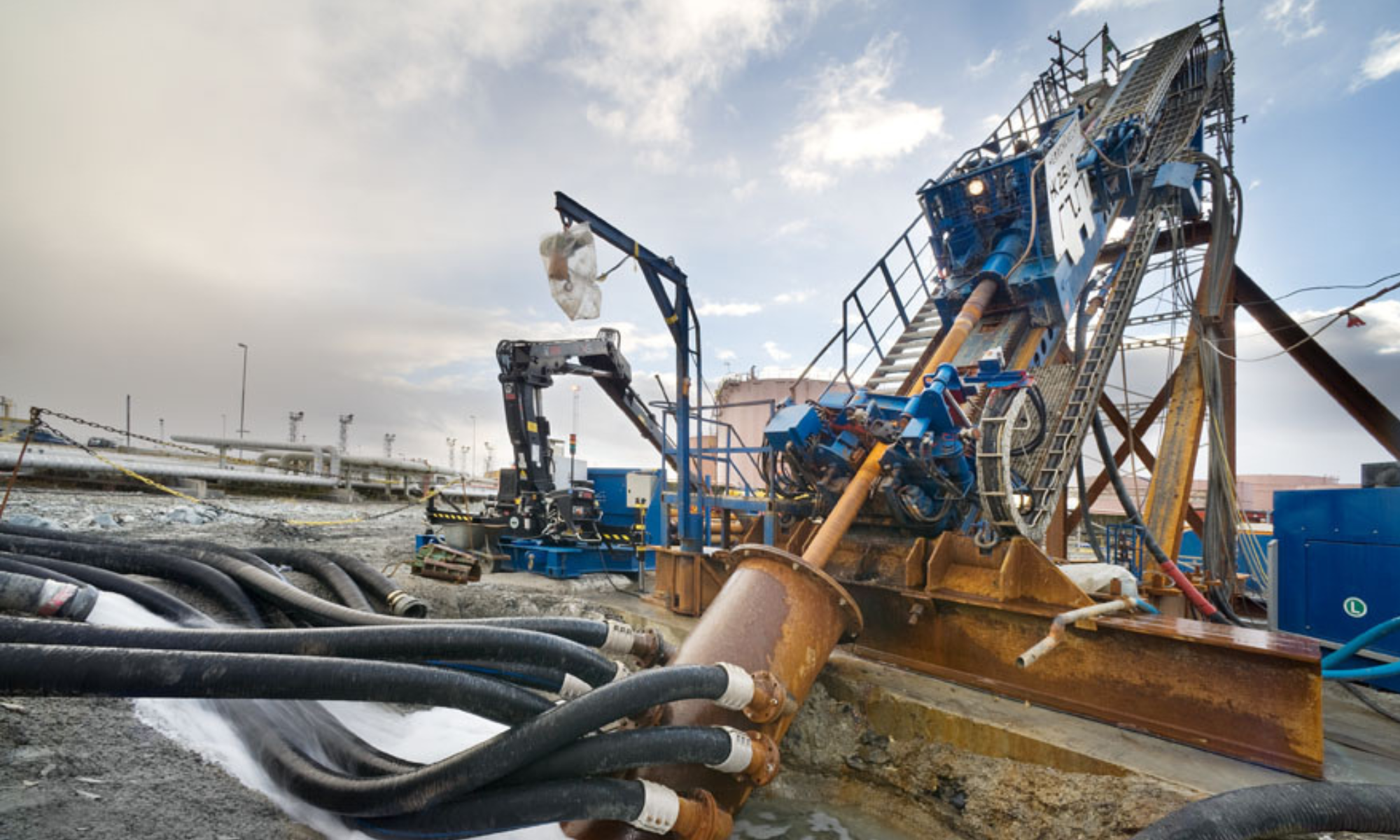 Close up shot showing a HDD rig